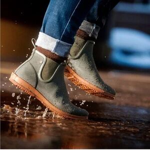 Bogs Sweatpea Boots Rain Chelsea Sage 8